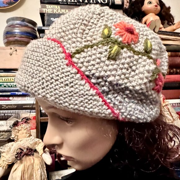 Unique Hand Knitted Grey Hat with floral embroidery design 100% wool - Picture 8 of 9